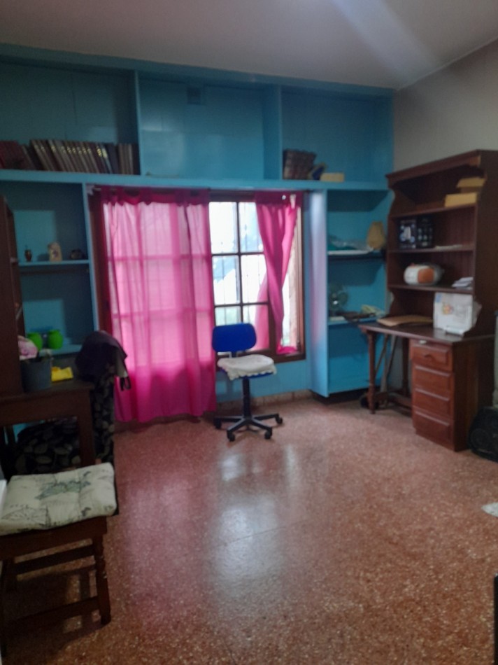 VENTA / PERMUTA - CHALET 7 AMBIENTES