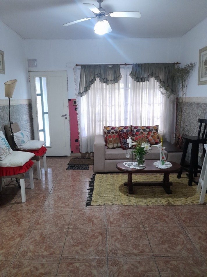 VENTA / PERMUTA - CHALET 7 AMBIENTES