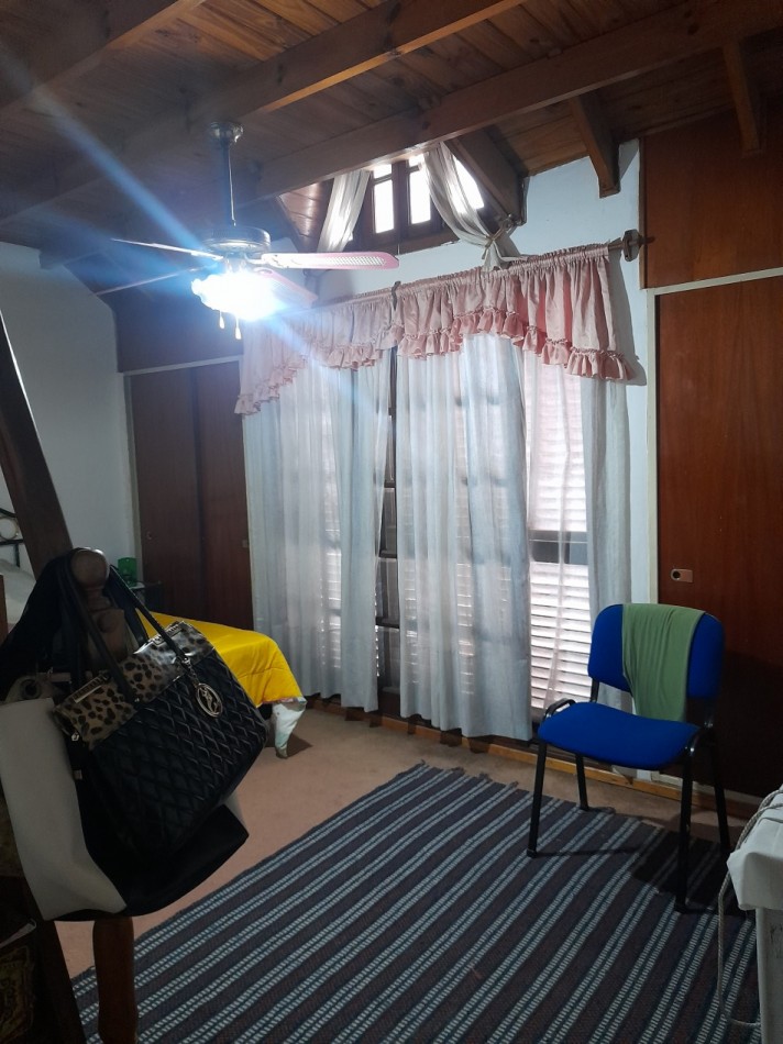 VENTA / PERMUTA - CHALET 7 AMBIENTES