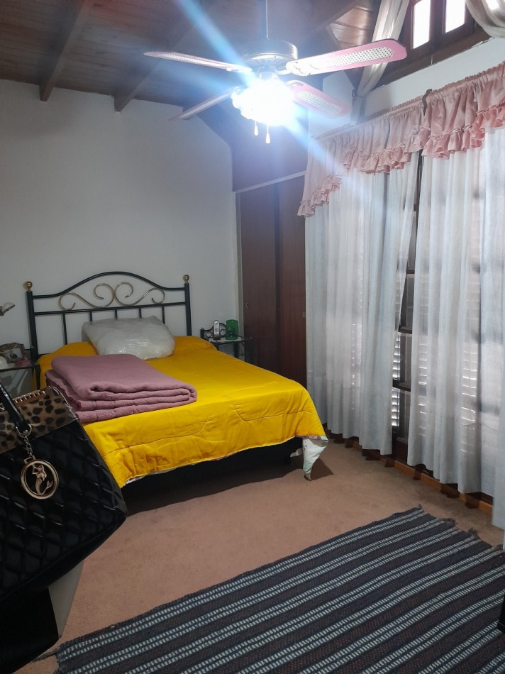 VENTA / PERMUTA - CHALET 7 AMBIENTES