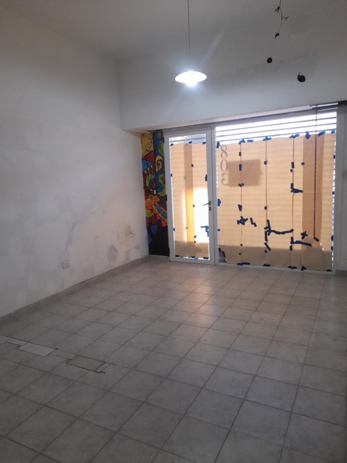 ALQUILER - Local sobre Laprida