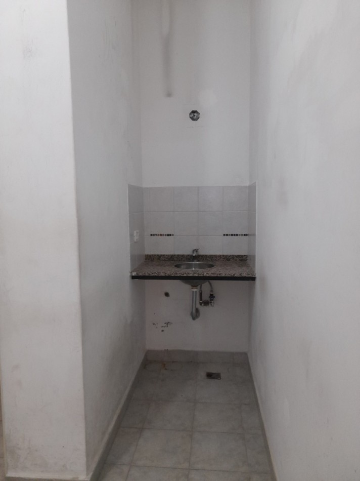 ALQUILER - Local sobre Laprida