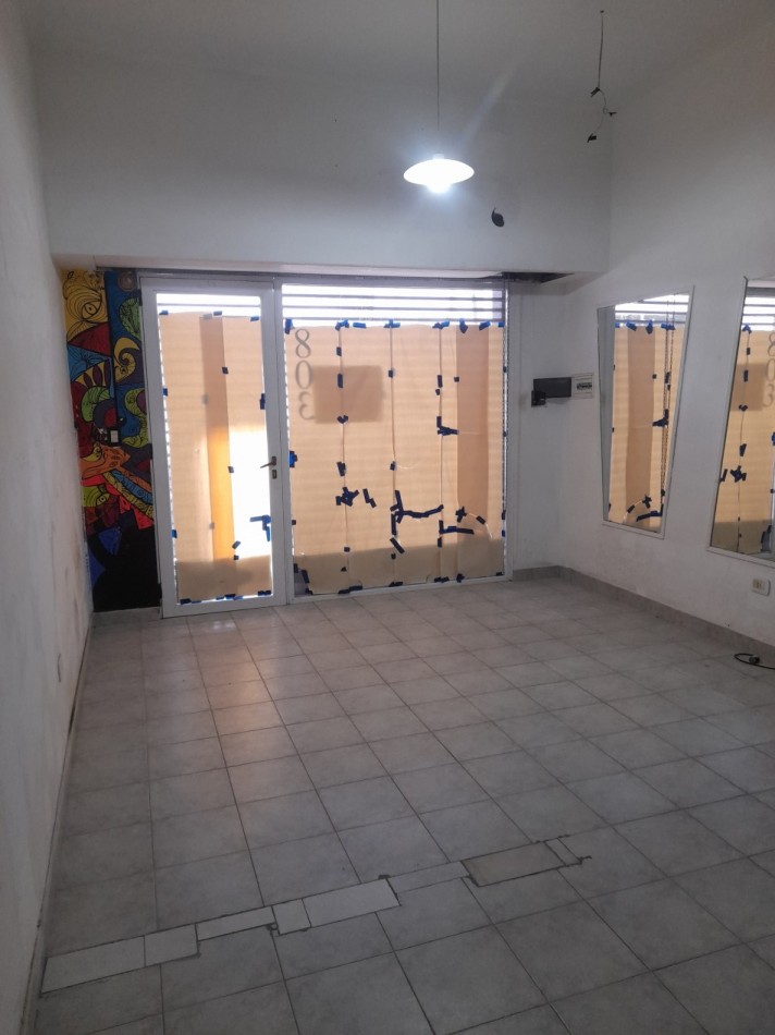 ALQUILER - Local sobre Laprida