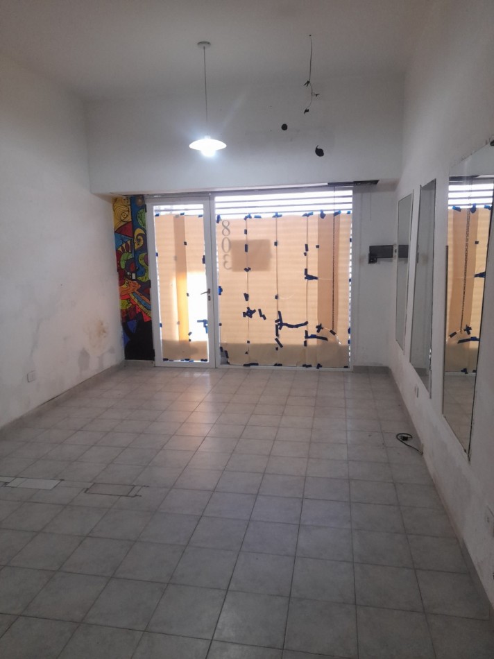 ALQUILER - Local sobre Laprida