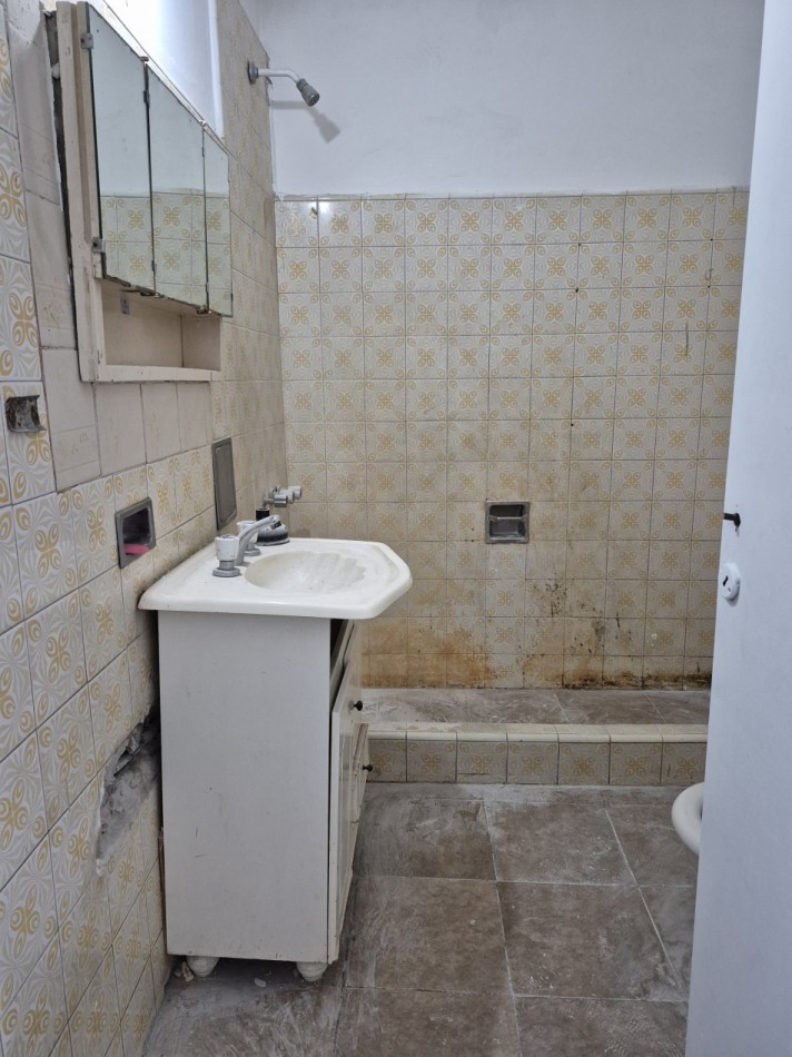 ALQUILER - PH al frente 2 ambientes grande