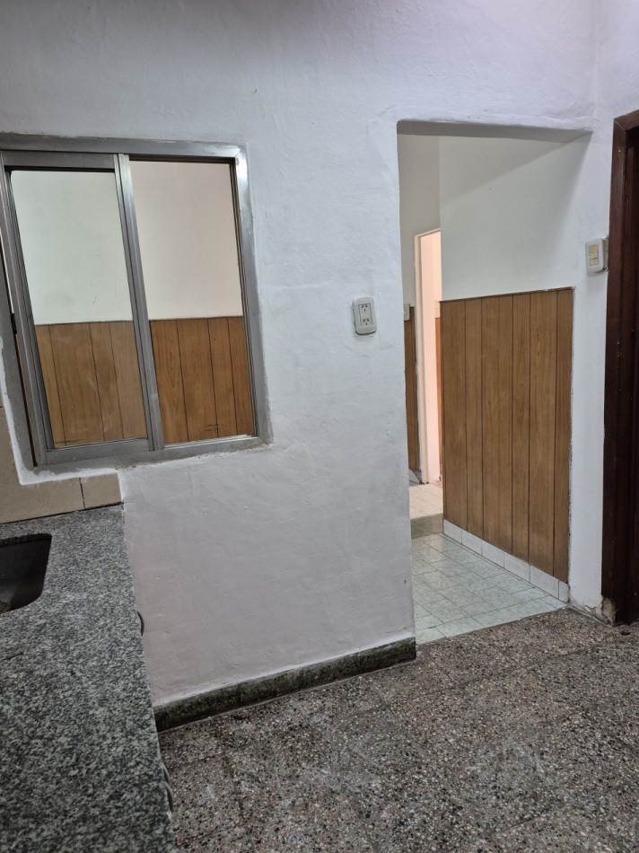 ALQUILER - PH al frente 2 ambientes grande