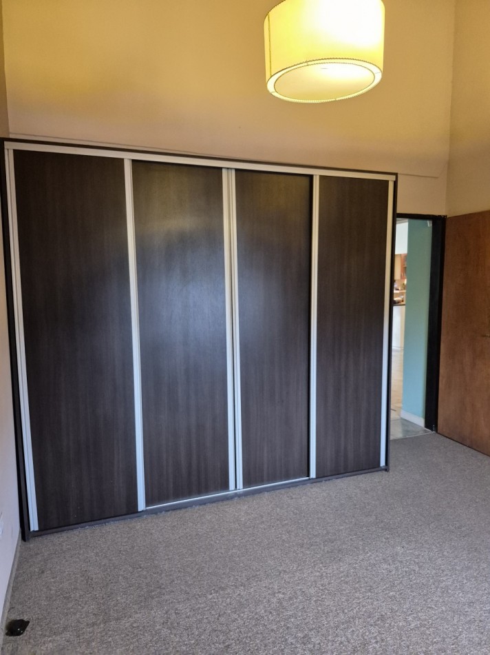 ALQUILER - CASA 3 AMBIENTES CON COCHERA Y PILETA