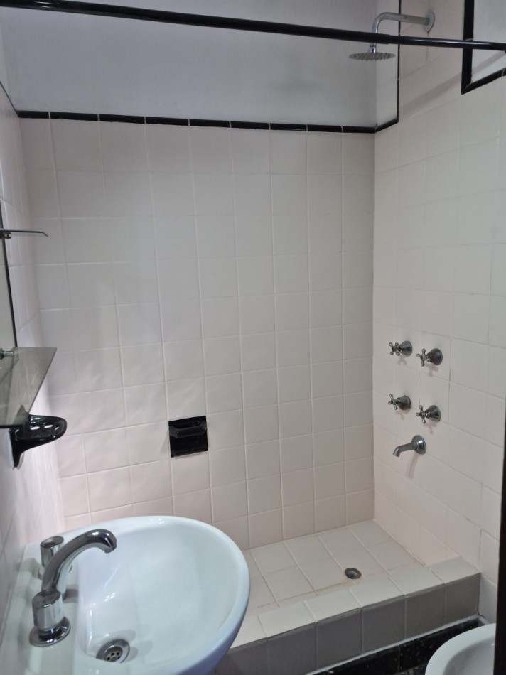 VENTA - PH 2 ambientes amplio