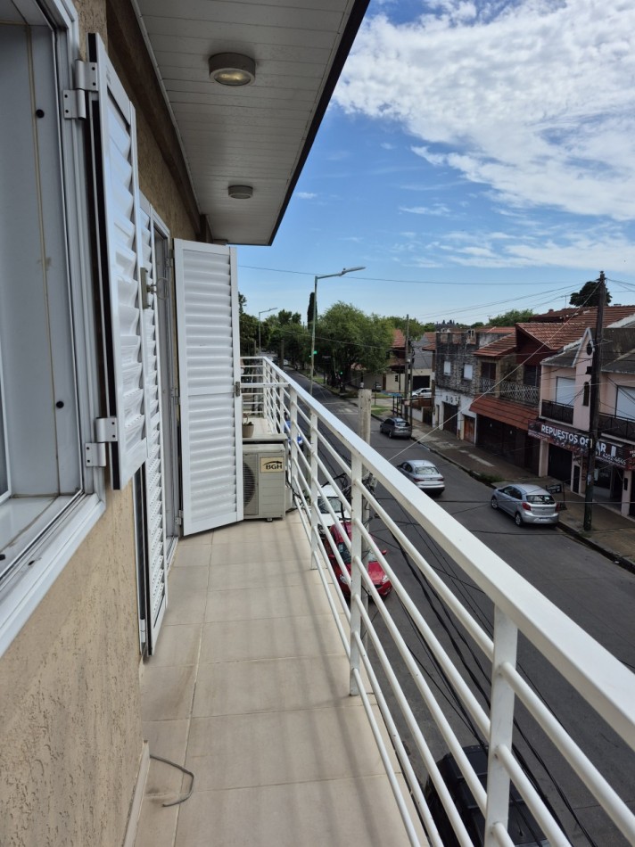 ALQUILER- Amplio Departamento 2 ambientes con cochera