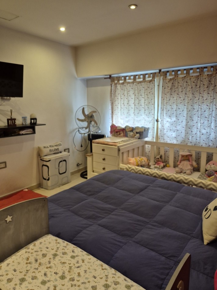 VENTA - CASA 6 ambientes con entrada individual