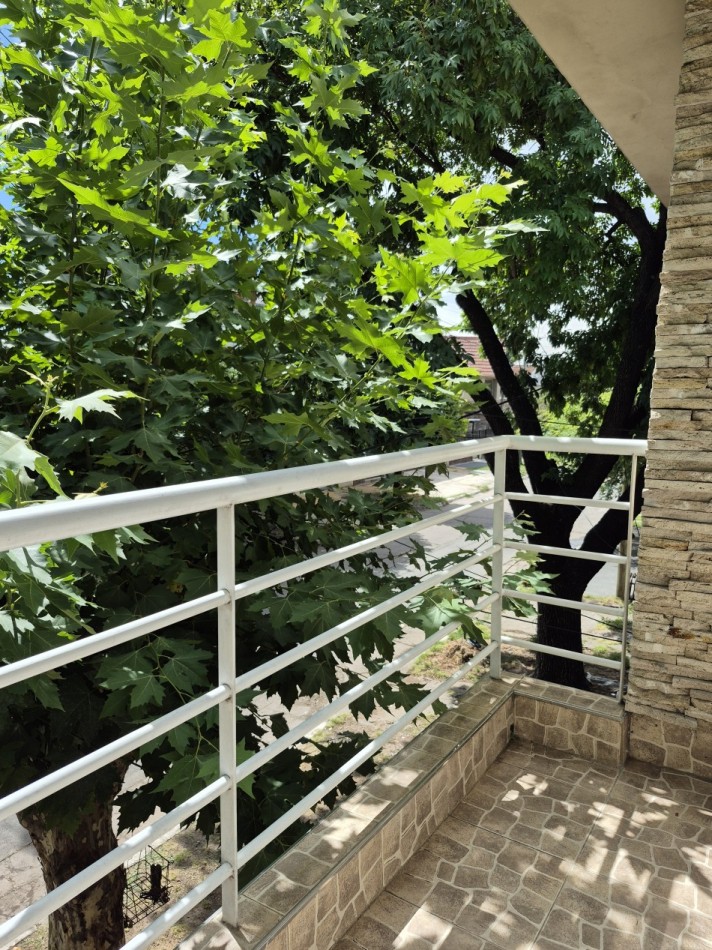 VENTA - CASA 6 ambientes con entrada individual