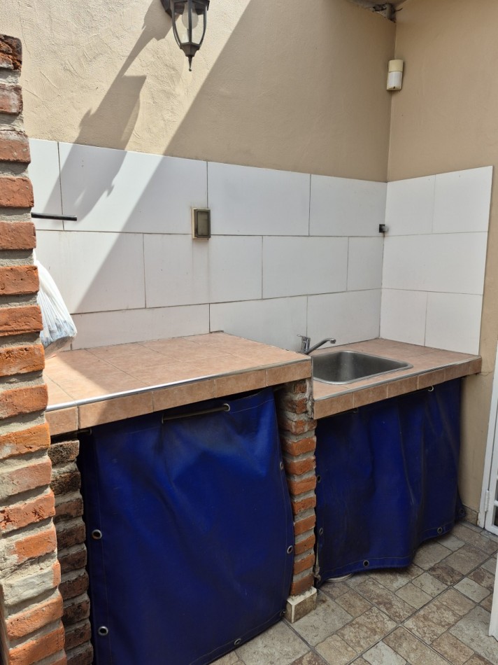 VENTA - CASA 6 ambientes con entrada individual