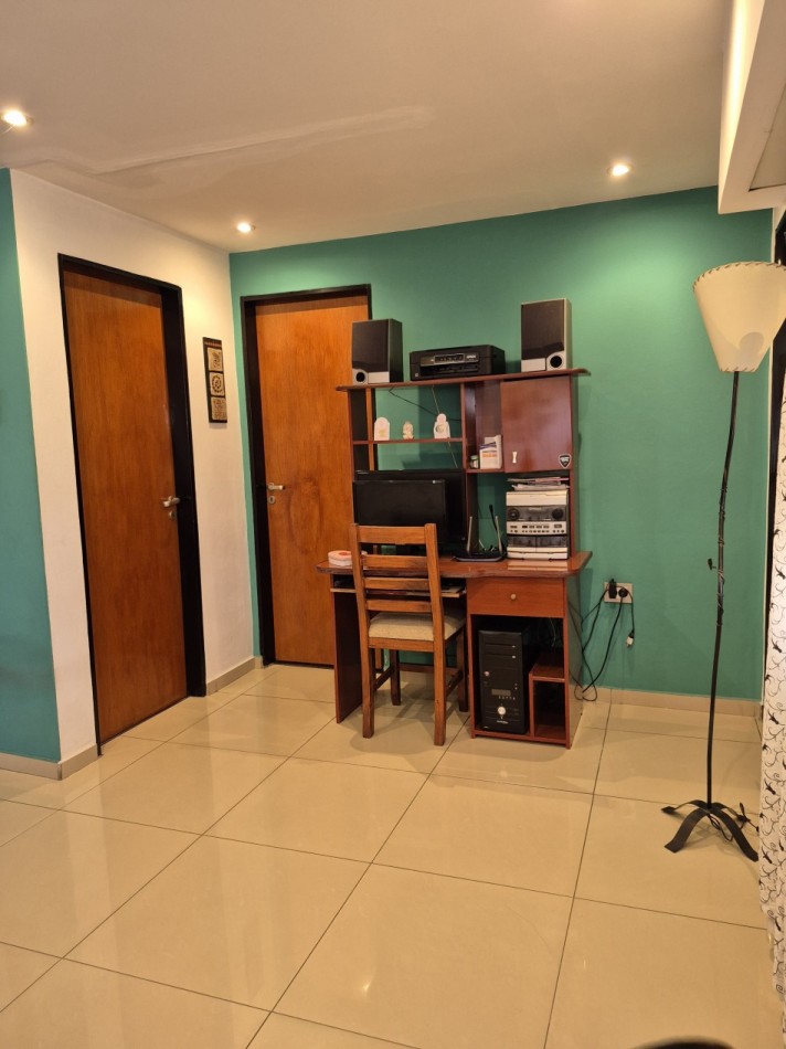 VENTA - CASA 6 ambientes con entrada individual