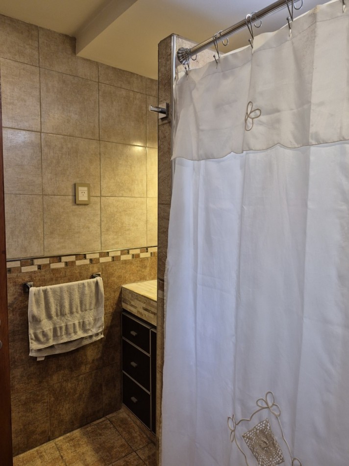 VENTA - CASA 6 ambientes con entrada individual