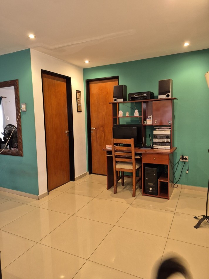 VENTA - CASA 6 ambientes con entrada individual