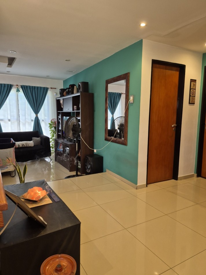 VENTA - CASA 6 ambientes con entrada individual