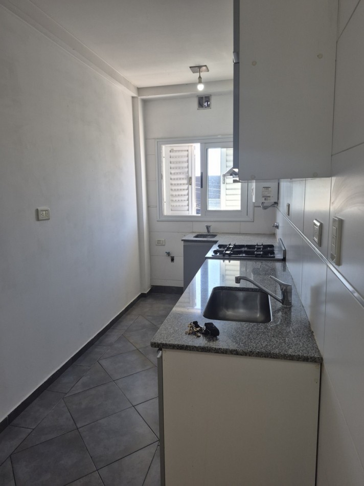 ALQUILER- Amplio Departamento 2 ambientes con cochera
