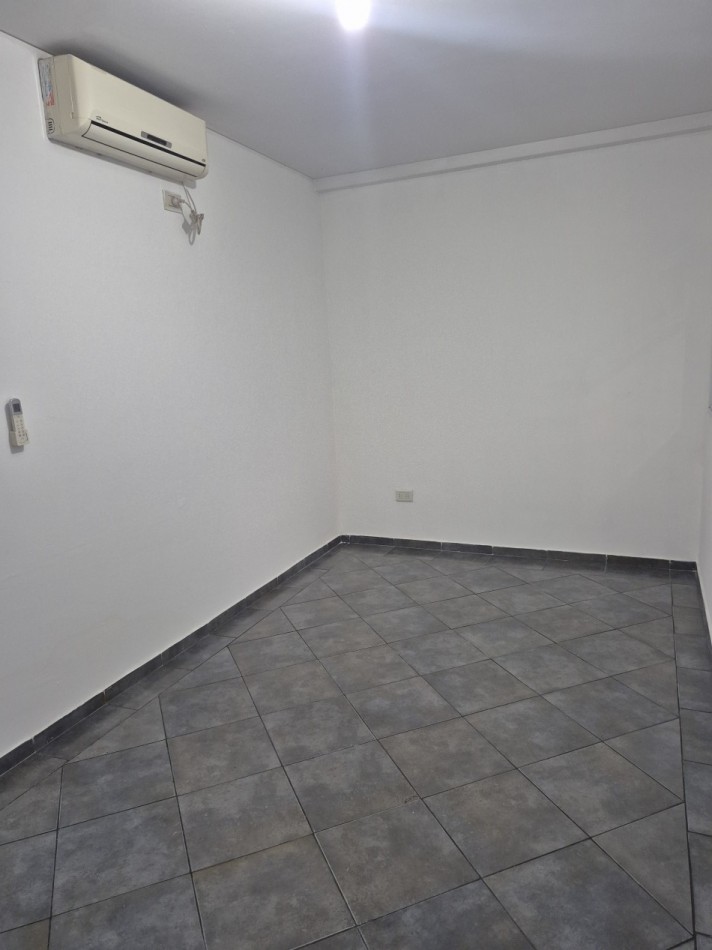 ALQUILER- Amplio Departamento 2 ambientes con cochera