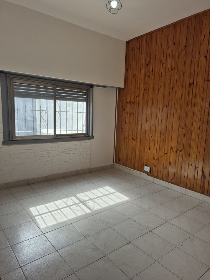 ALQUILER - AMPLIO PH 2 AMBIENTES CON PATIO