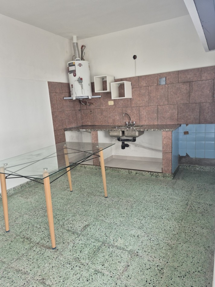 ALQUILER - AMPLIO PH 2 AMBIENTES CON PATIO