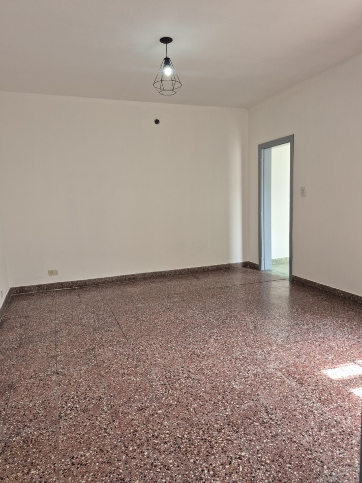 ALQUILER - AMPLIO PH 2 AMBIENTES CON PATIO