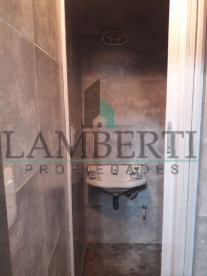 VENTA- LOCAL COMERCIAL sobre Laprida