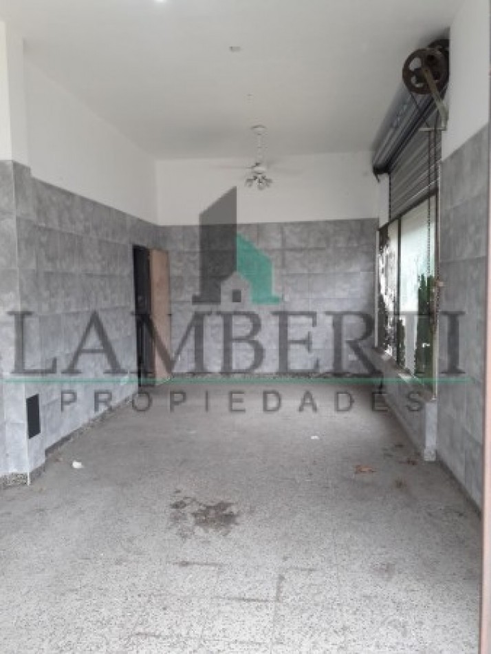 VENTA- LOCAL COMERCIAL sobre Laprida