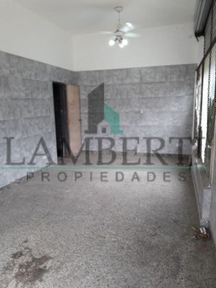 VENTA- LOCAL COMERCIAL sobre Laprida