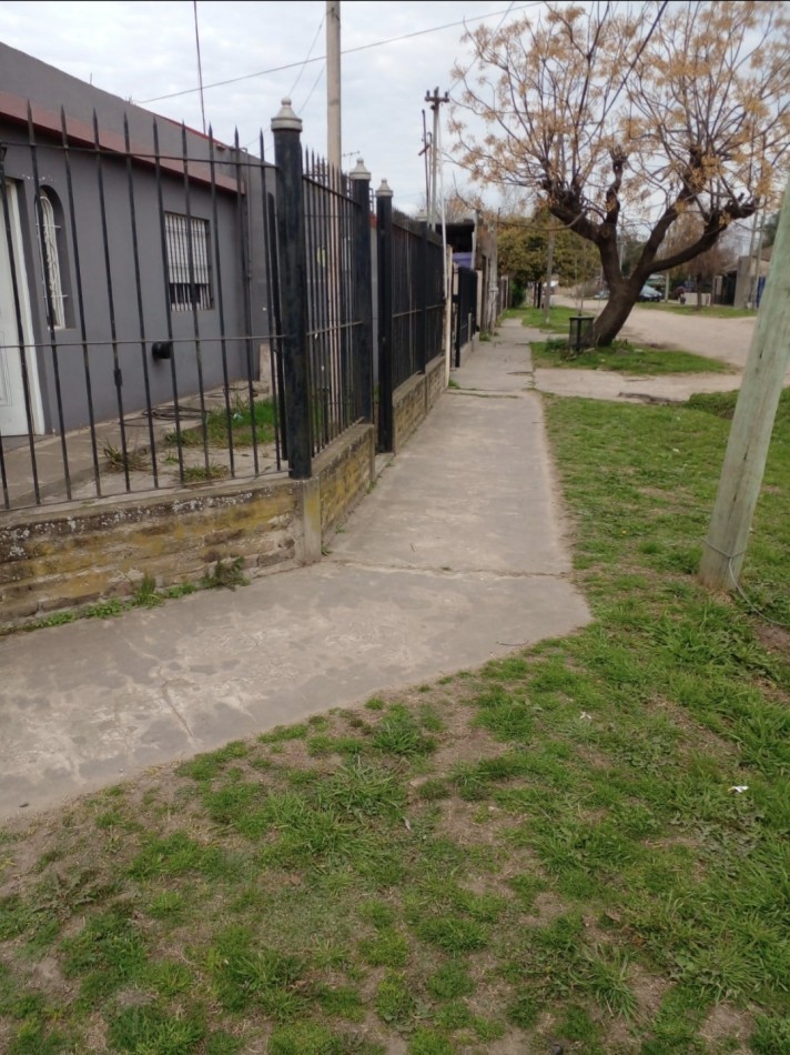 ALQUILER -  CASA  AMPLIA CON PATIO