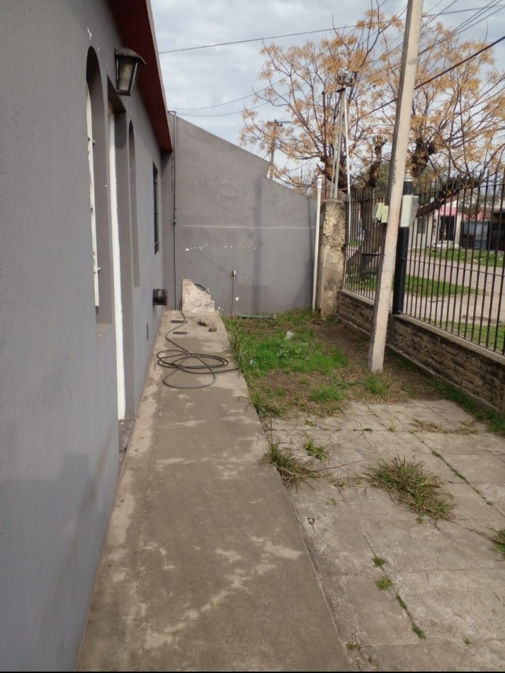 ALQUILER -  CASA  AMPLIA CON PATIO