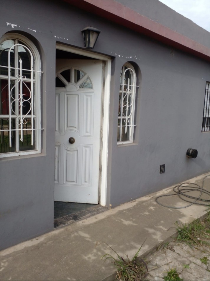 ALQUILER -  CASA  AMPLIA CON PATIO