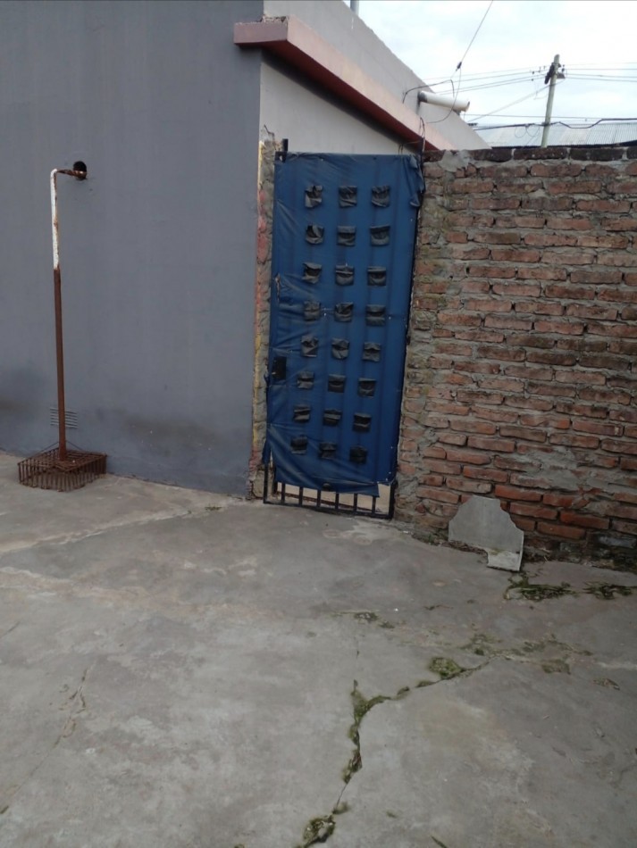 ALQUILER -  CASA  AMPLIA CON PATIO