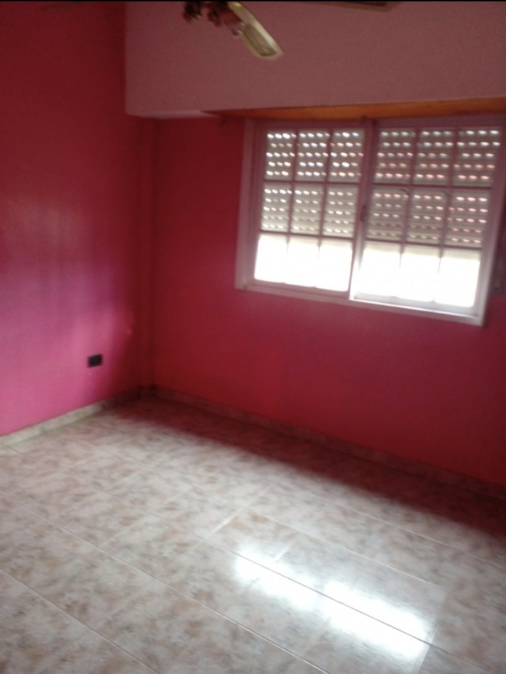 ALQUILER -  CASA  AMPLIA CON PATIO