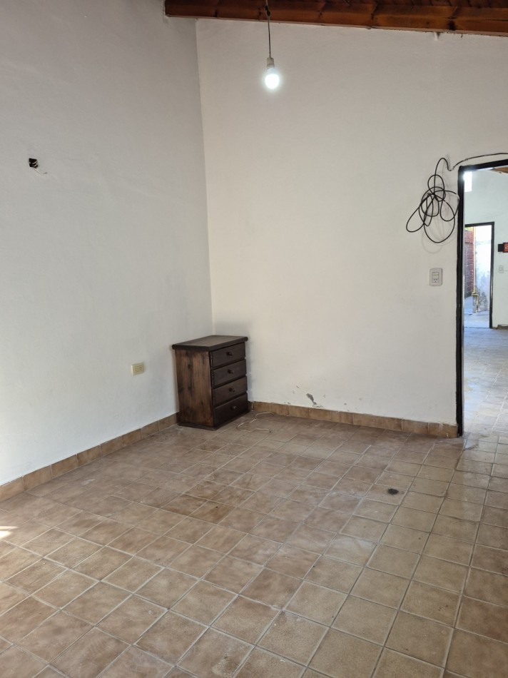 ALQUILER - PH por pasillo 3 ambientes