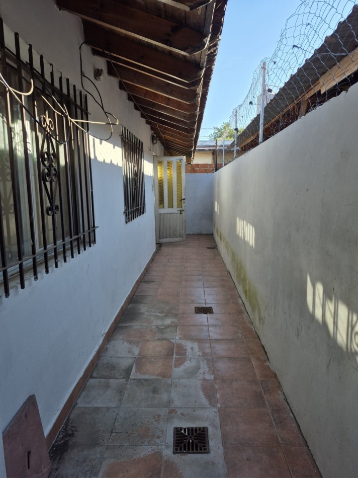 ALQUILER - PH por pasillo 3 ambientes