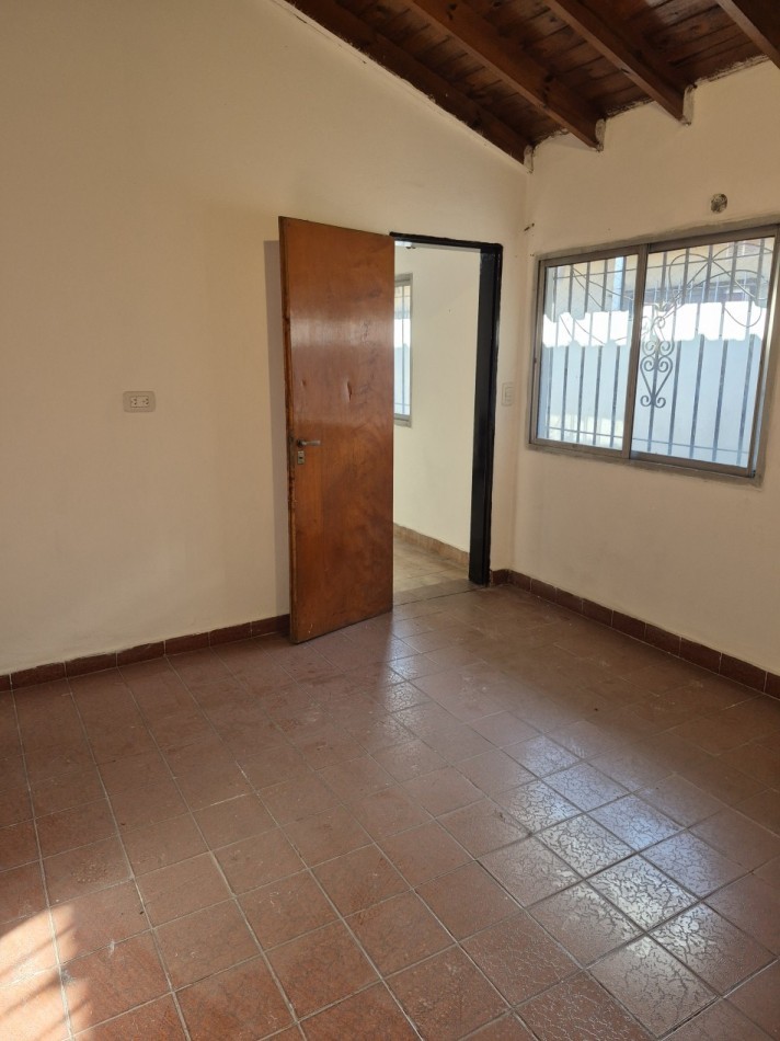 ALQUILER - PH por pasillo 3 ambientes