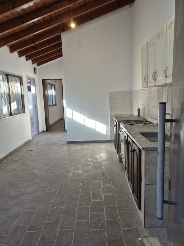 ALQUILER - PH por pasillo 3 ambientes