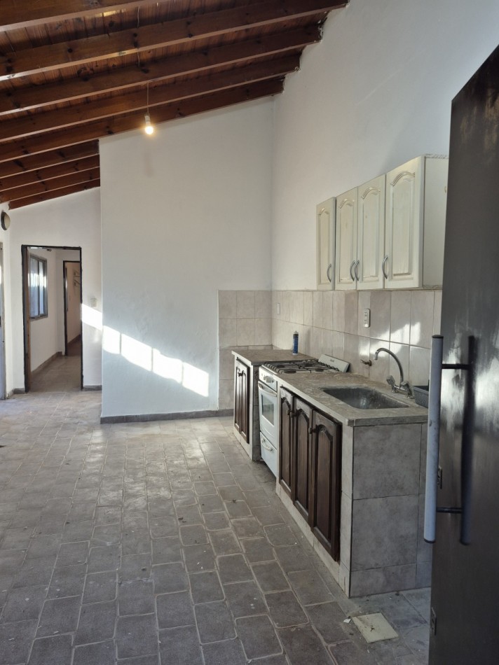 ALQUILER - PH por pasillo 3 ambientes