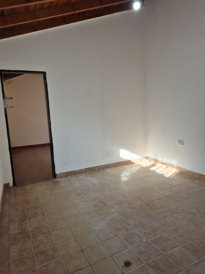 ALQUILER - PH por pasillo 3 ambientes