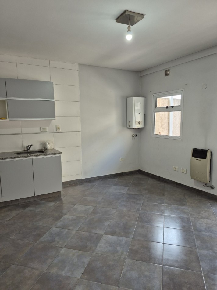 ALQUILER- Amplio Departamento 2 ambientes con cochera