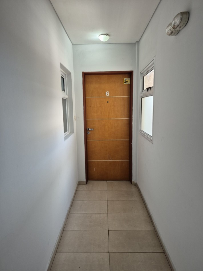 ALQUILER- Amplio Departamento 2 ambientes con cochera