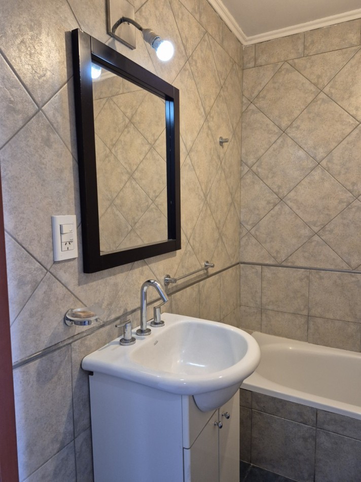 ALQUILER- Amplio Departamento 2 ambientes con cochera