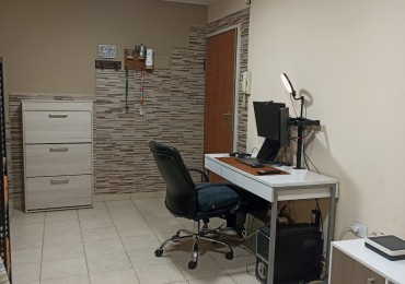 ALQUILER- Departamento 2 ambientes con cochera y patio