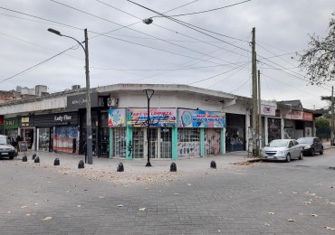 ALQUILER- LOCAL COMERCIAL EN ESQUINA