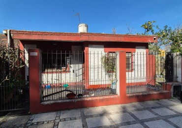 VENTA- CASA 3 AMBIENTES EN ESQUINA