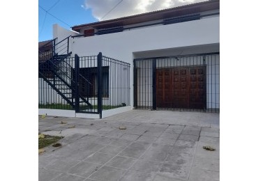 ALQUILER- PH 3 AMBIENTES POR ESCALERA