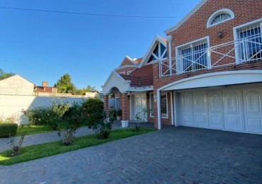 VENTA- Excelente Propiedad sobre dos amplios lotes